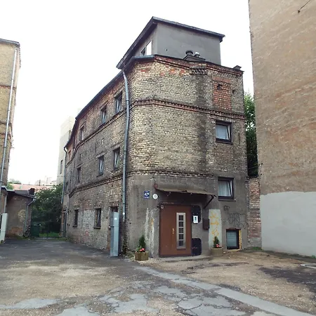 宾馆 The Fortress